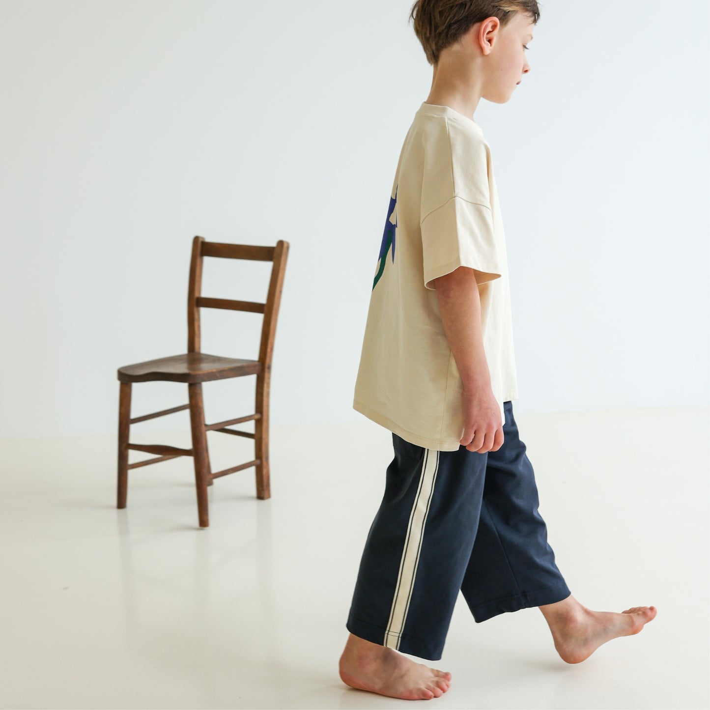 Children’s organic cotton Alltime Crop Pant in Midnight by OLLE, with cropped length and drawstring waist