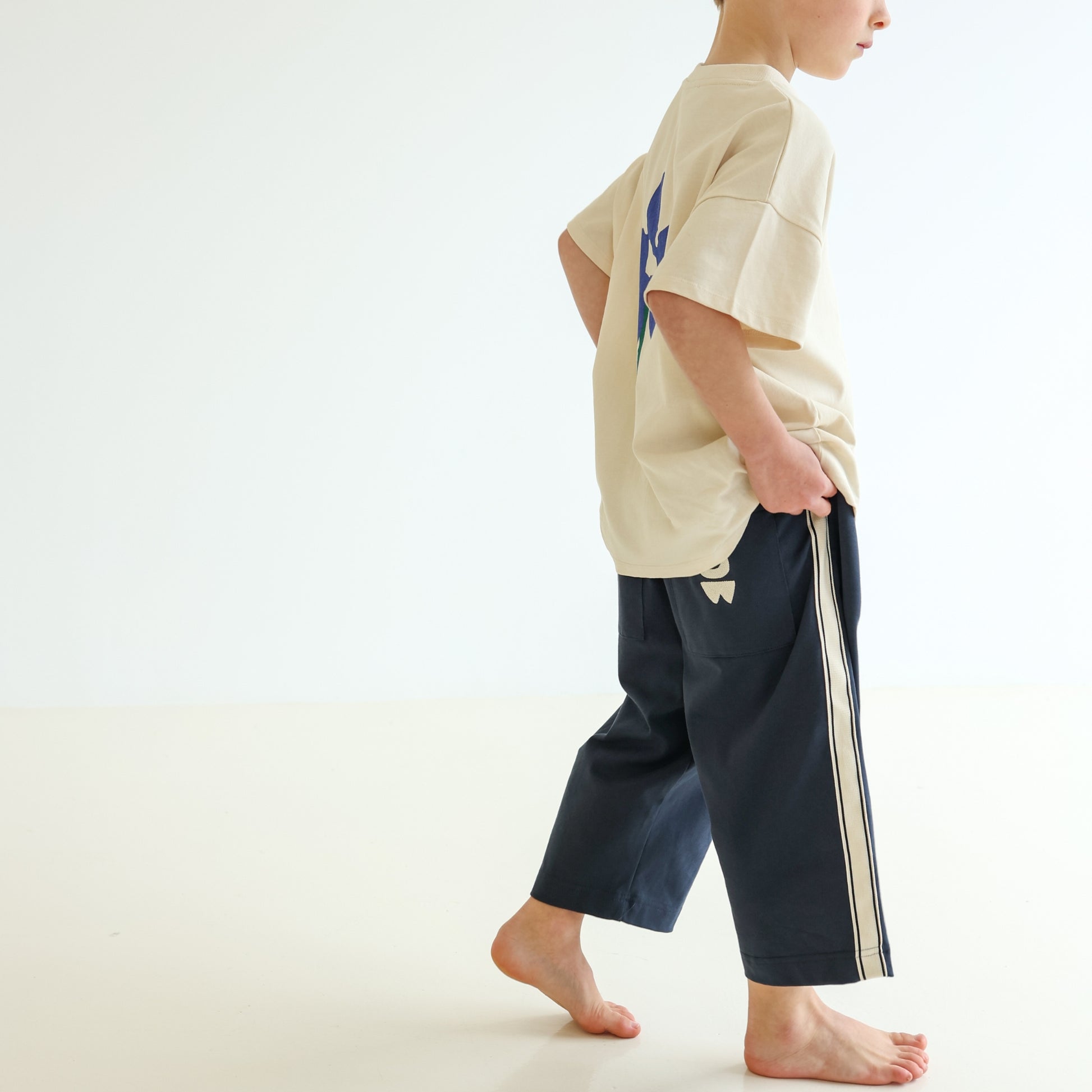 Children’s organic cotton Alltime Crop Pant in Midnight by OLLE, with cropped length and drawstring waist