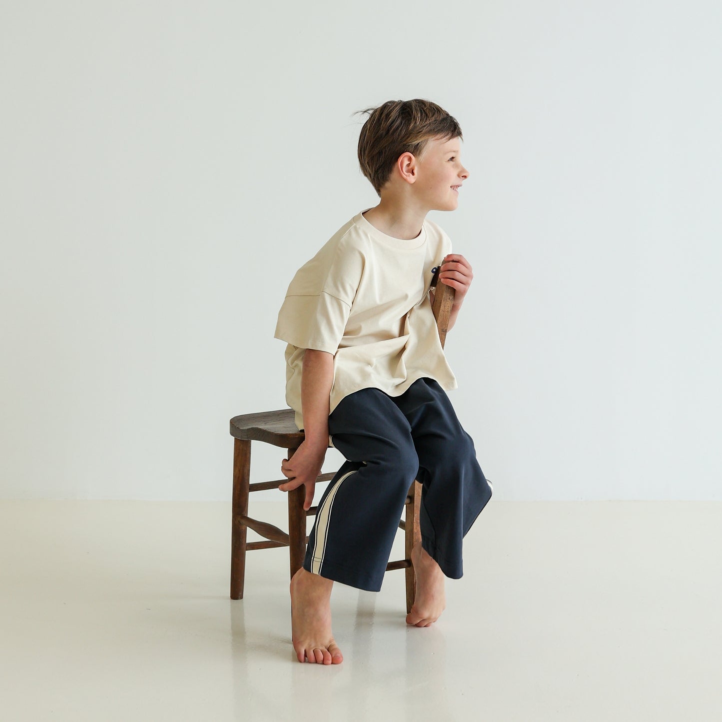 Children’s organic cotton Alltime Crop Pant in Midnight by OLLE, with cropped length and drawstring waist