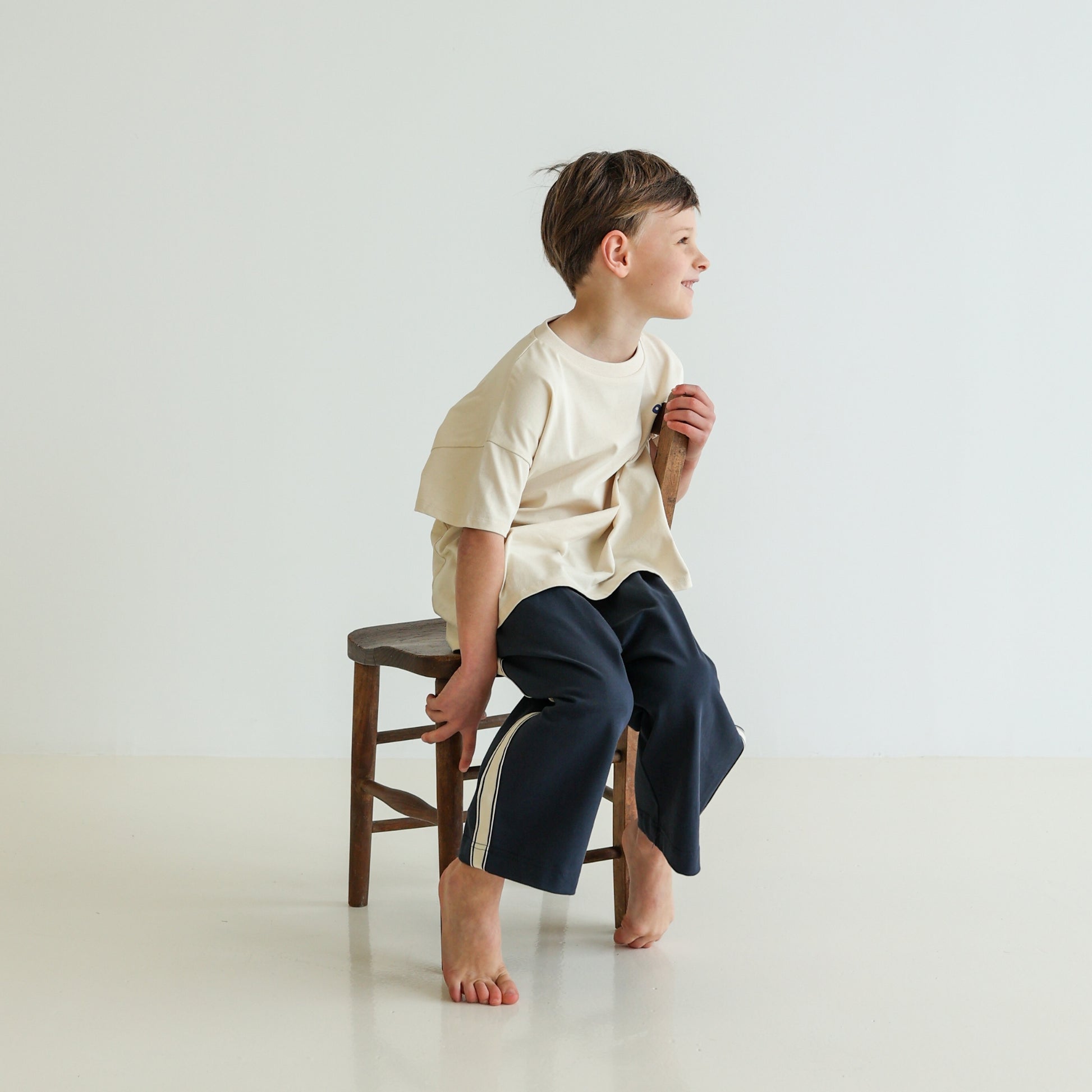Children’s organic cotton Alltime Crop Pant in Midnight by OLLE, with cropped length and drawstring waist