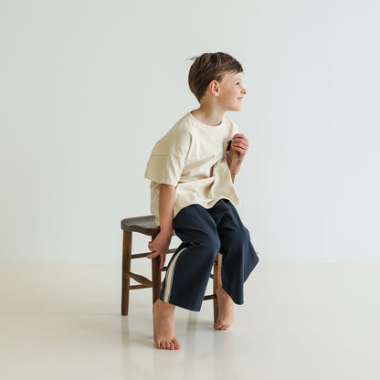 Children’s organic cotton Alltime Crop Pant in Midnight by OLLE, with cropped length and drawstring waist