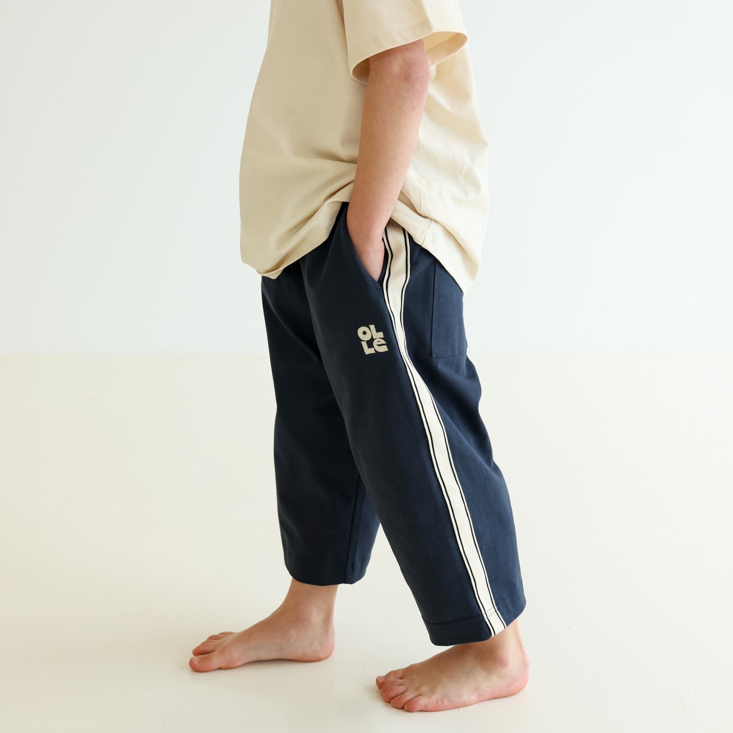 Children’s organic cotton Alltime Crop Pant in Midnight by OLLE, with cropped length and drawstring waist