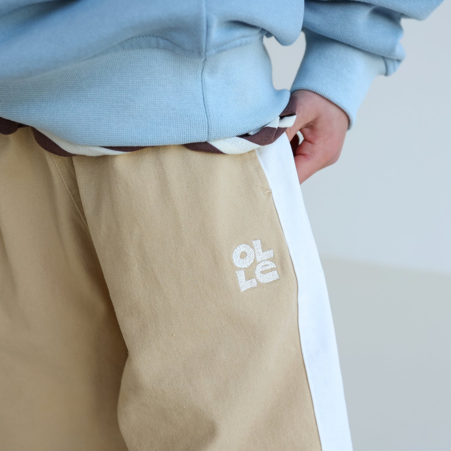 Children’s organic cotton Alltime Crop Pant in Sand by OLLE, with cropped length and drawstring waist.