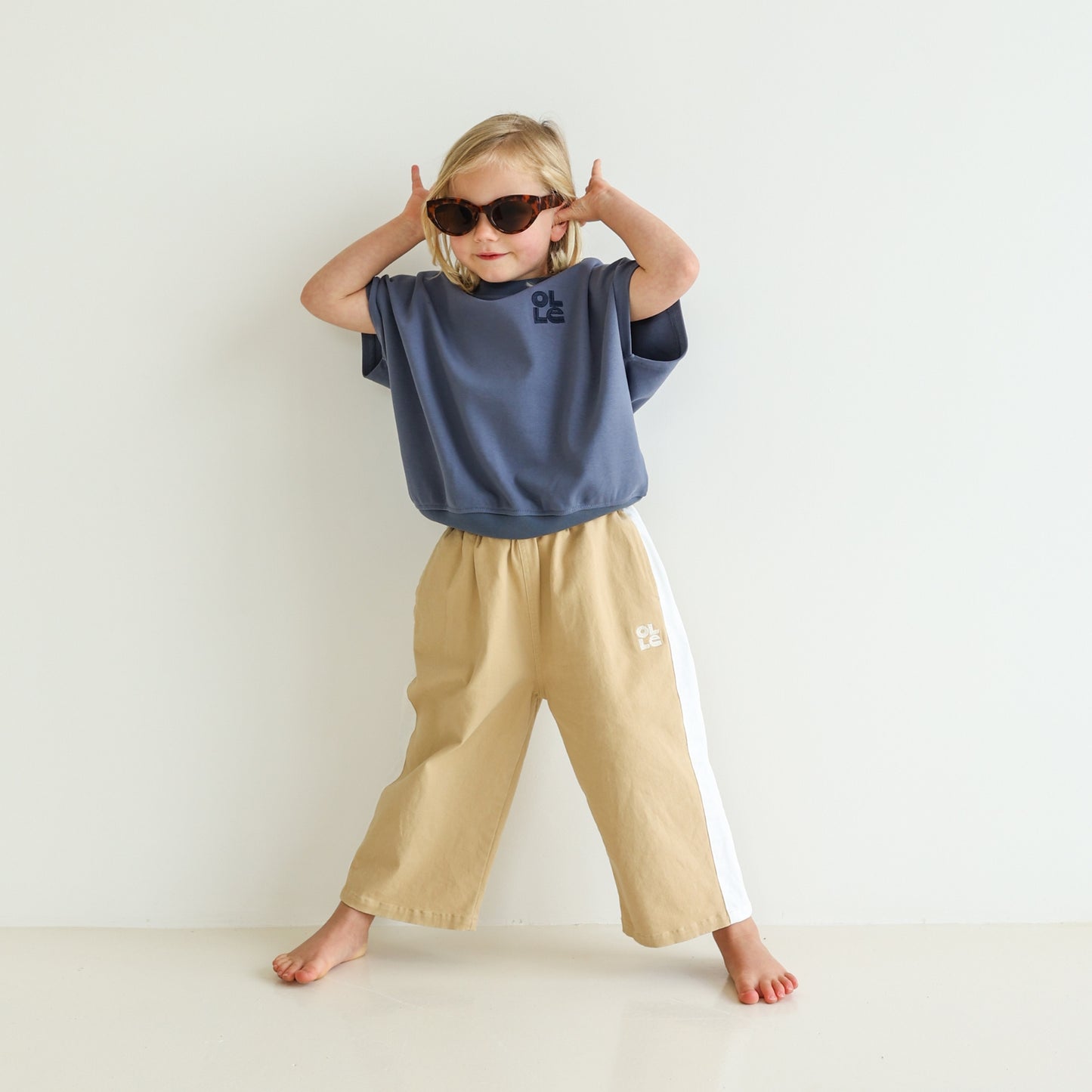 Children’s organic cotton Alltime Crop Pant in Sand by OLLE, with cropped length and drawstring waist.