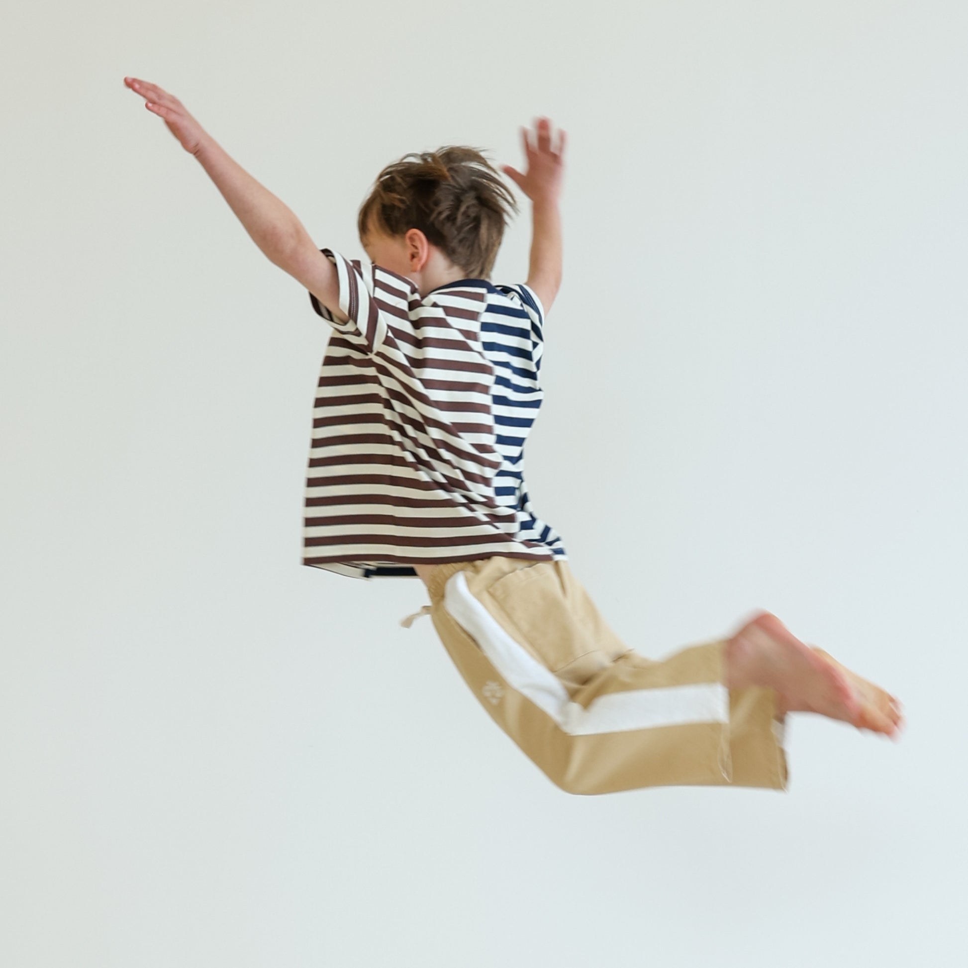 Children’s organic cotton Alltime Crop Pant in Sand by OLLE, with cropped length and drawstring waist.