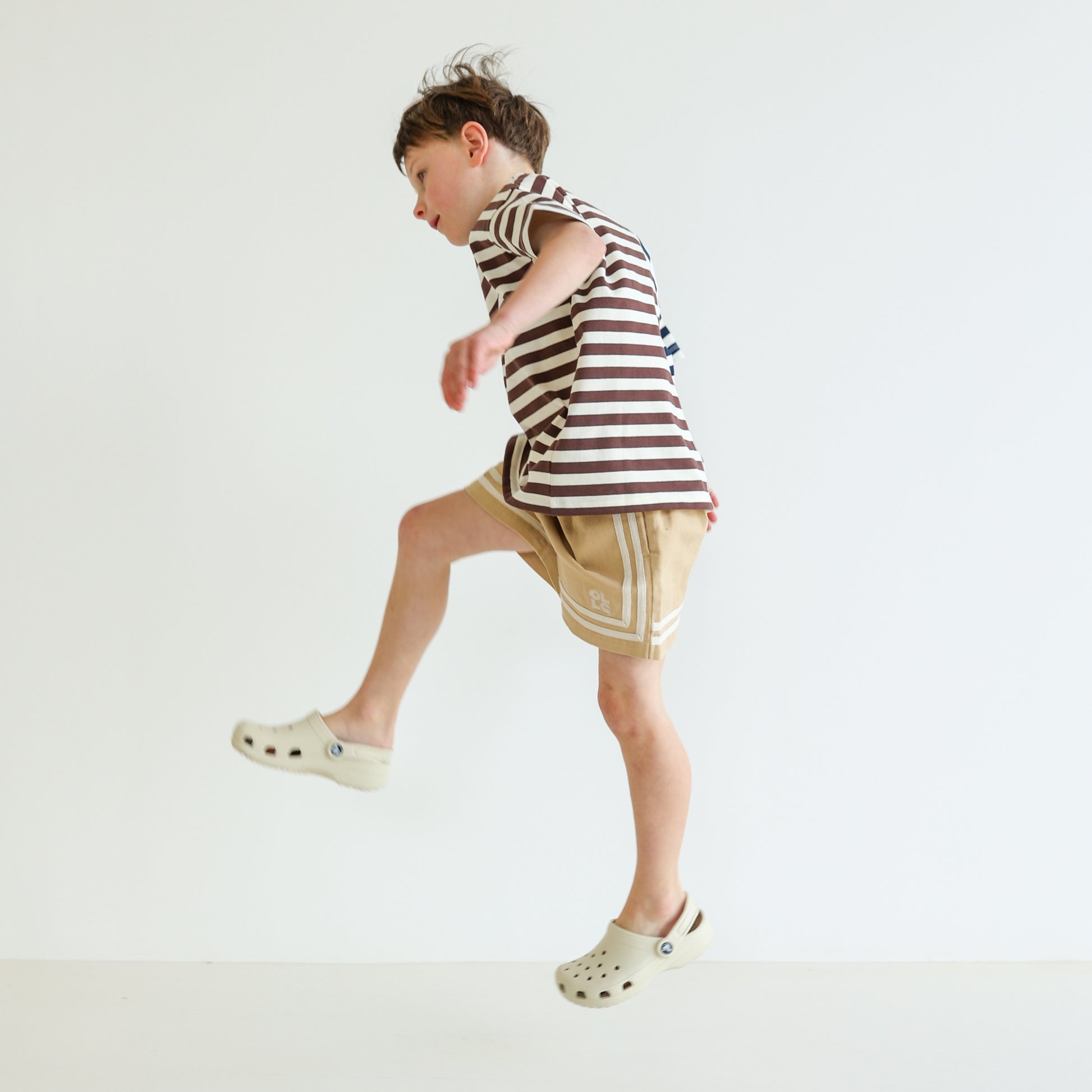 Children’s organic cotton Easy Short in Sand by OLLE, with relaxed fit and embroidery